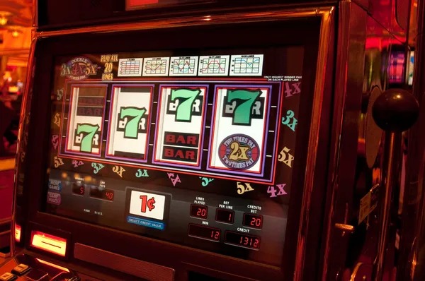 okeplay platform overview showing sportsbook, live dealer tables, and slot games